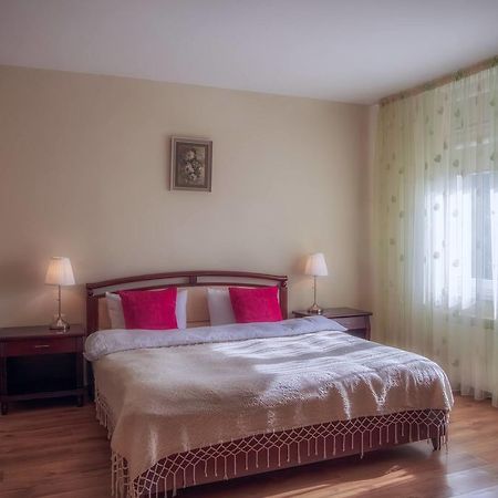 Pensiunea Boema Piatra Neamţ Esterno foto