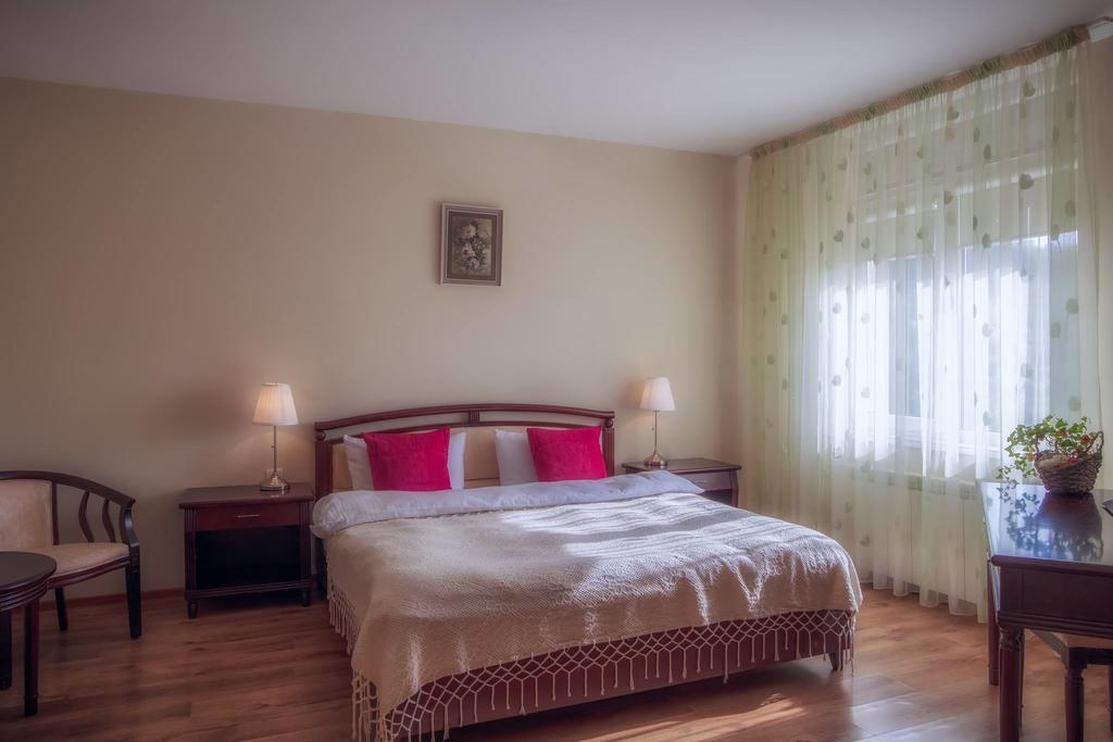 Pensiunea Boema Piatra Neamţ Esterno foto