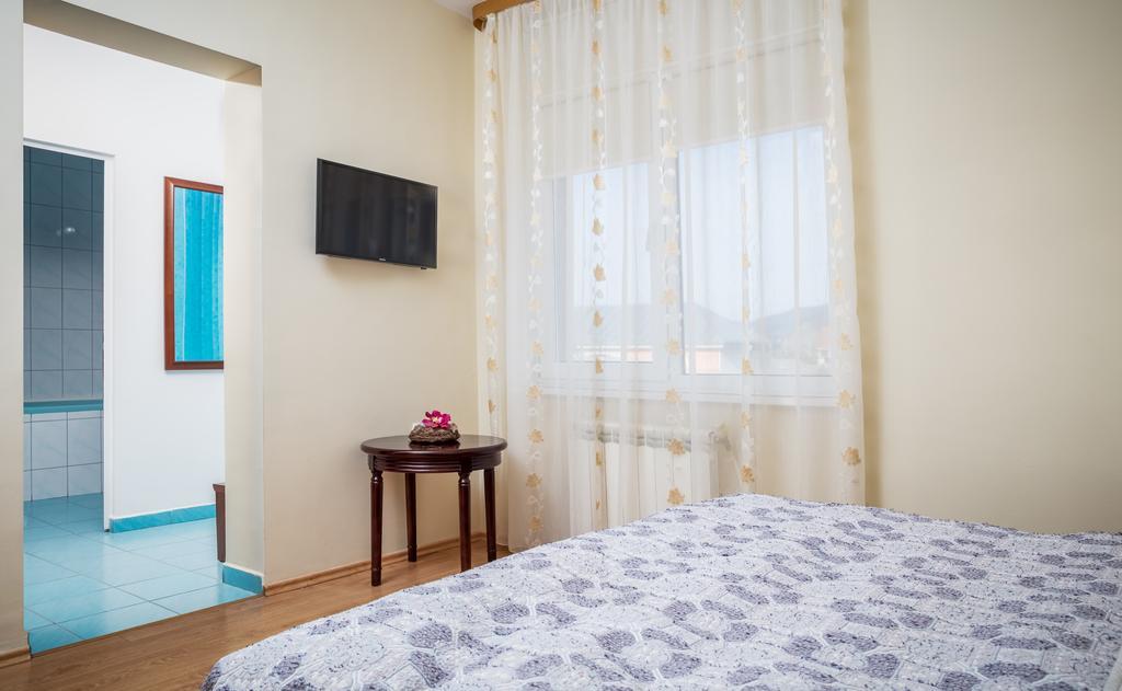 Pensiunea Boema Piatra Neamţ Esterno foto