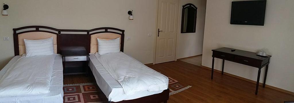 Pensiunea Boema Piatra Neamţ Esterno foto